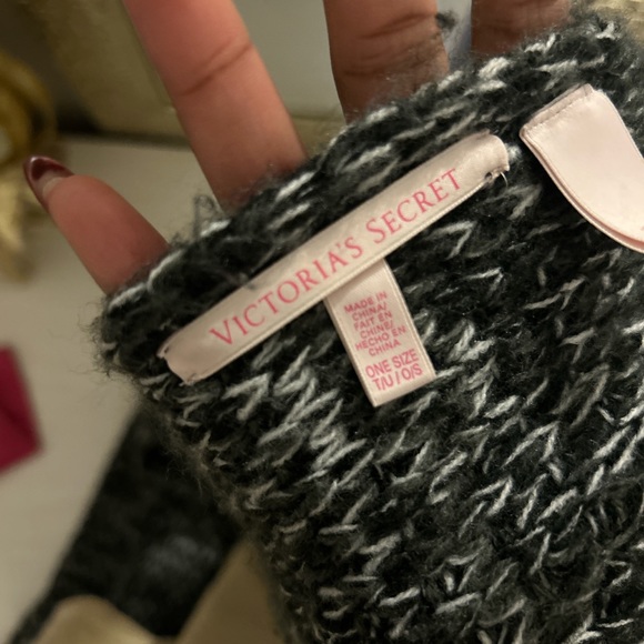 Scarf - Picture 2 of 2